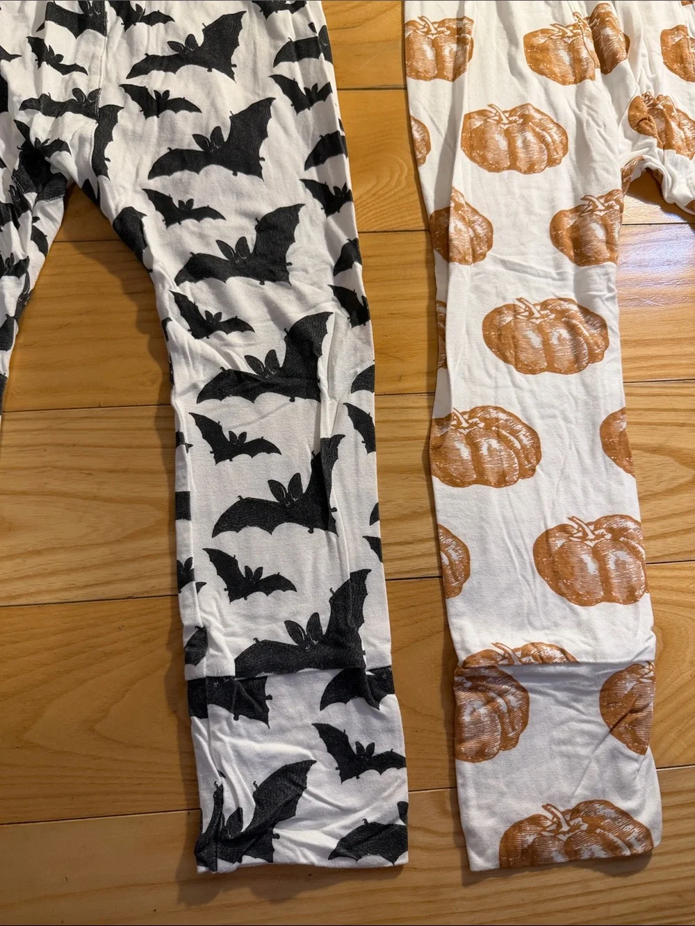 kate quinn Halloween Bat & Pumpkin Leggings - White with Black & Orange Prints